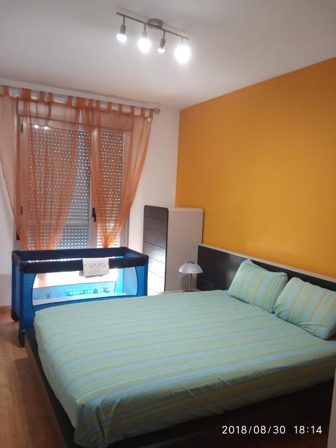 Apartamento Los Lirios ログローニョ エクステリア 写真