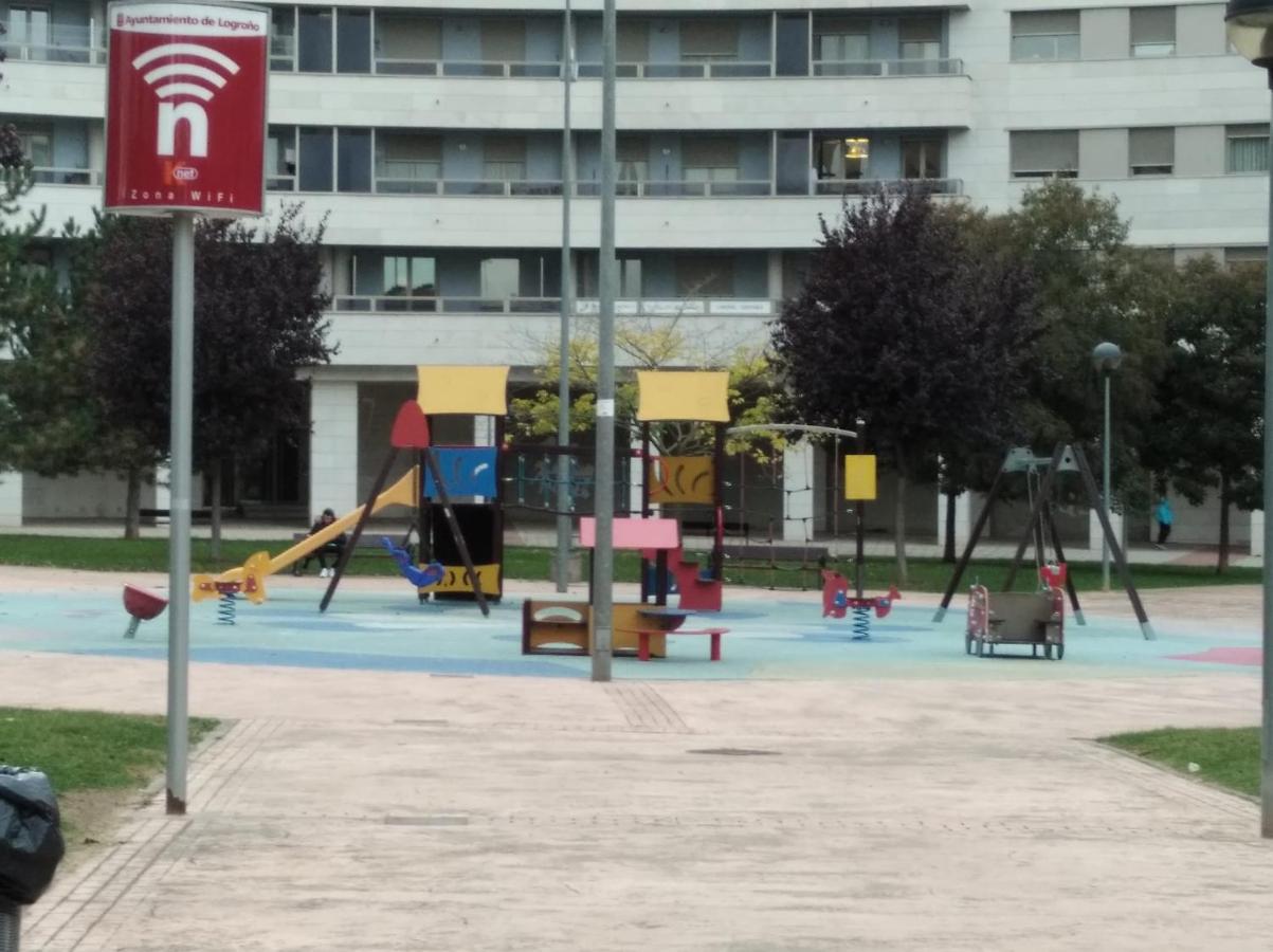 Apartamento Los Lirios ログローニョ エクステリア 写真